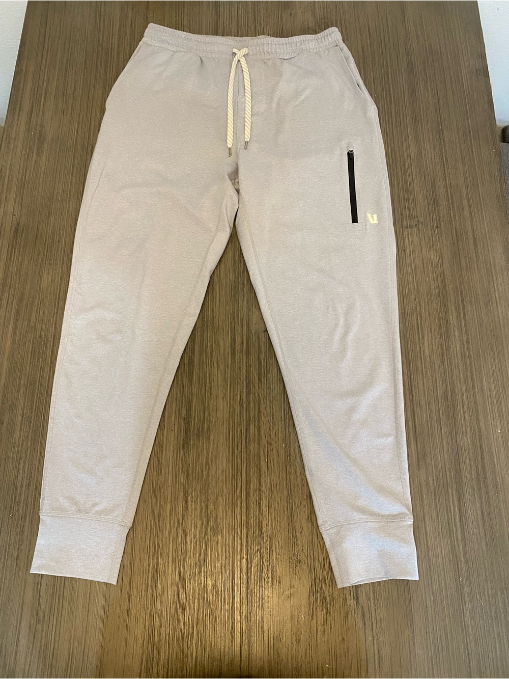 Vuori Sunday Performance Joggers Mens Large Silver Zip Pocket Athleisure
